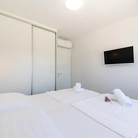 Adriatic Nest * Trogir